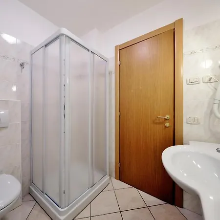 Zust Szálloda 3*